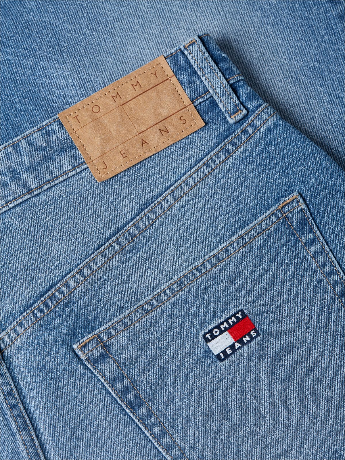 Tommy Jeans Baggy Jean — Medium Wash Denim