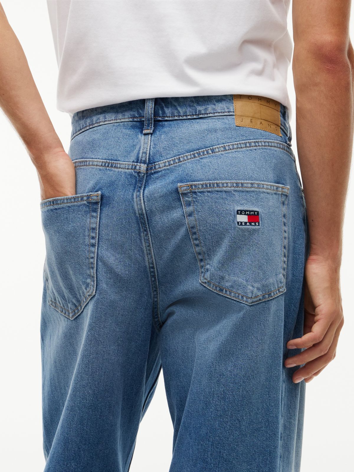 Tommy Jeans Baggy Jean — Medium Wash Denim
