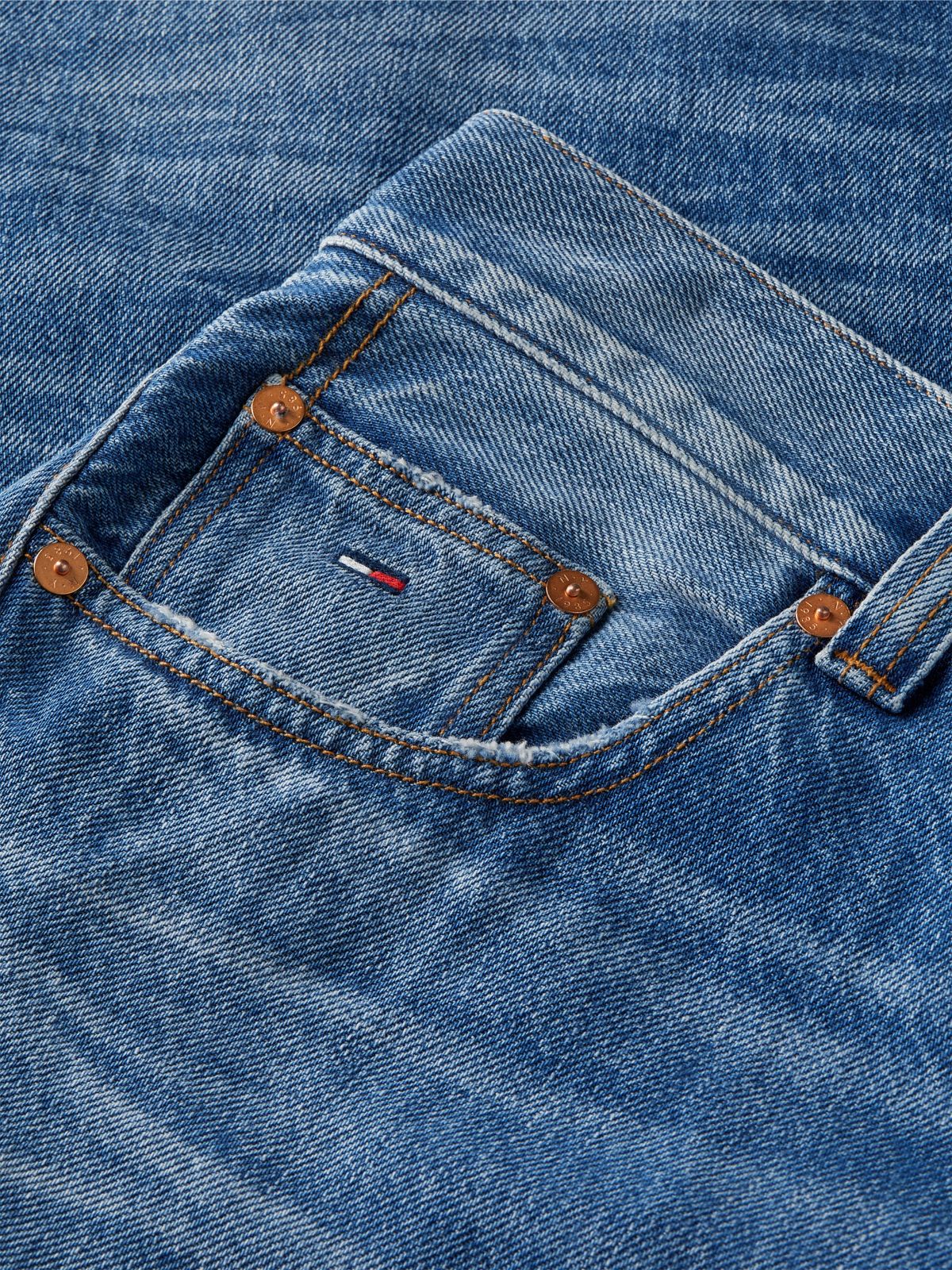 Tommy Jeans Lightweight Barrel Jean — Medium Wash