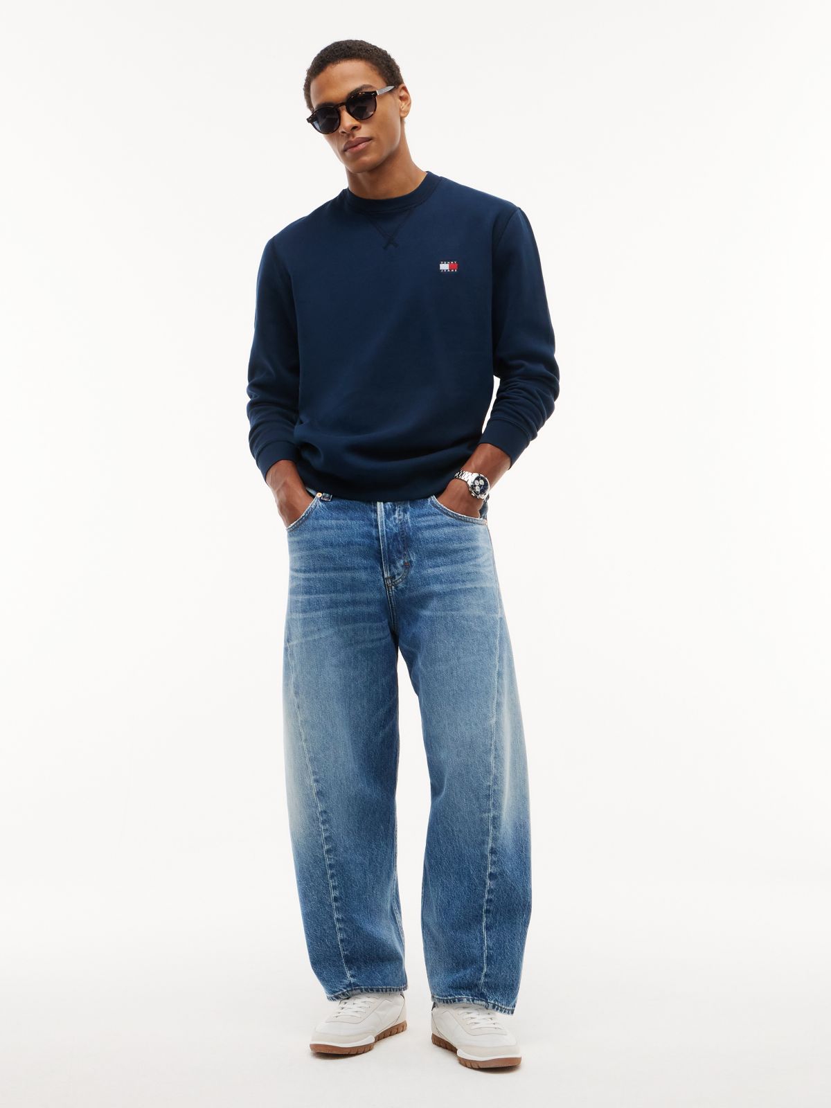 Tommy Jeans Lightweight Barrel Jean — Medium Wash