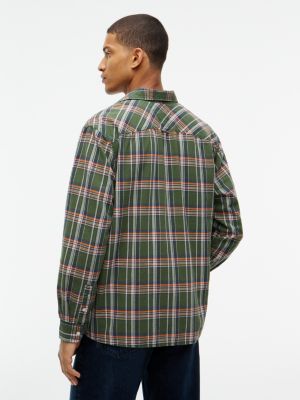 Мужская рубашка Tommy Jeans Overdyed Oxford, цвет: Бархатный зелёный / Клетчатый — фото 4