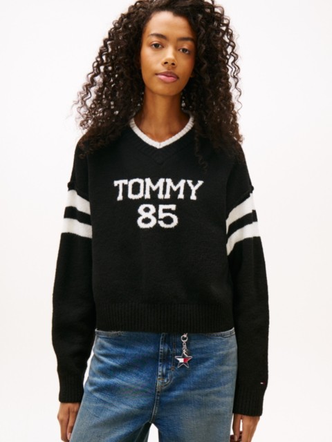 Женские джинсы Tommy Hilfiger Tommy Jeans 85 Varsity V-Neck Sweater