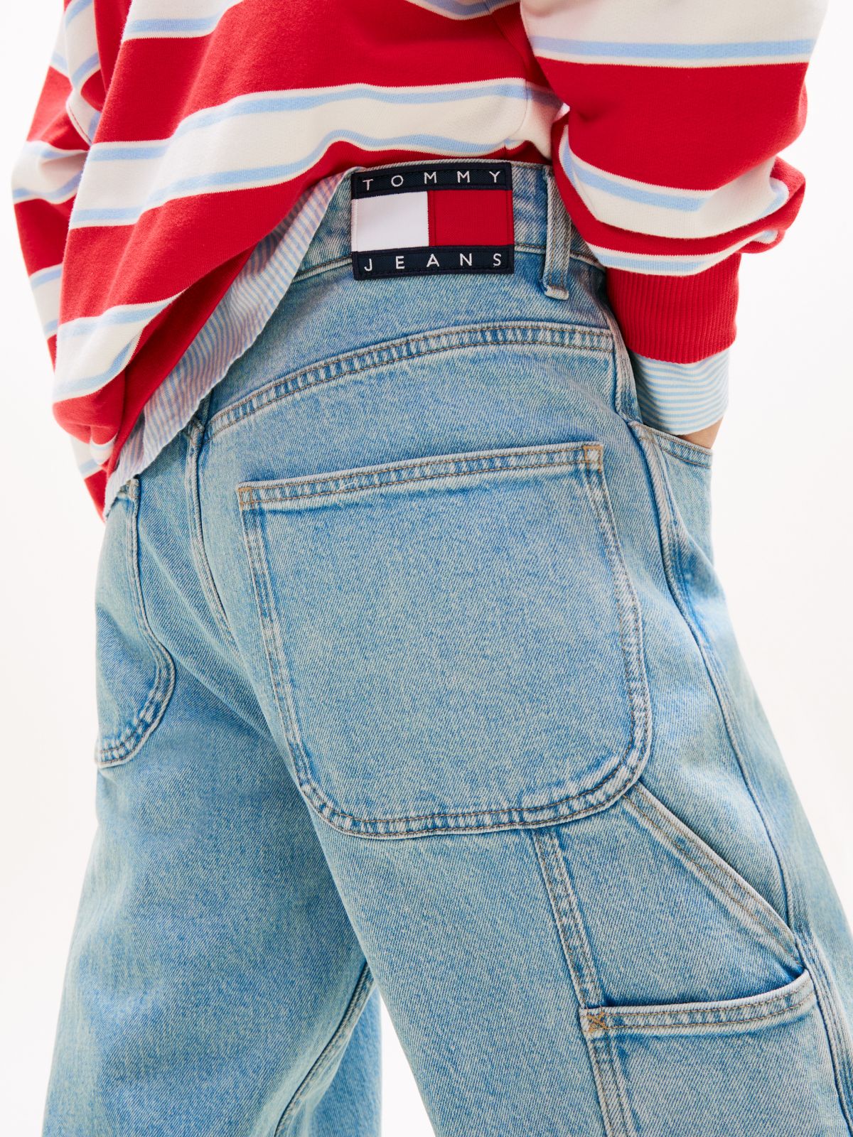 Tommy Jeans Distressed Straight Jean — Denim Light