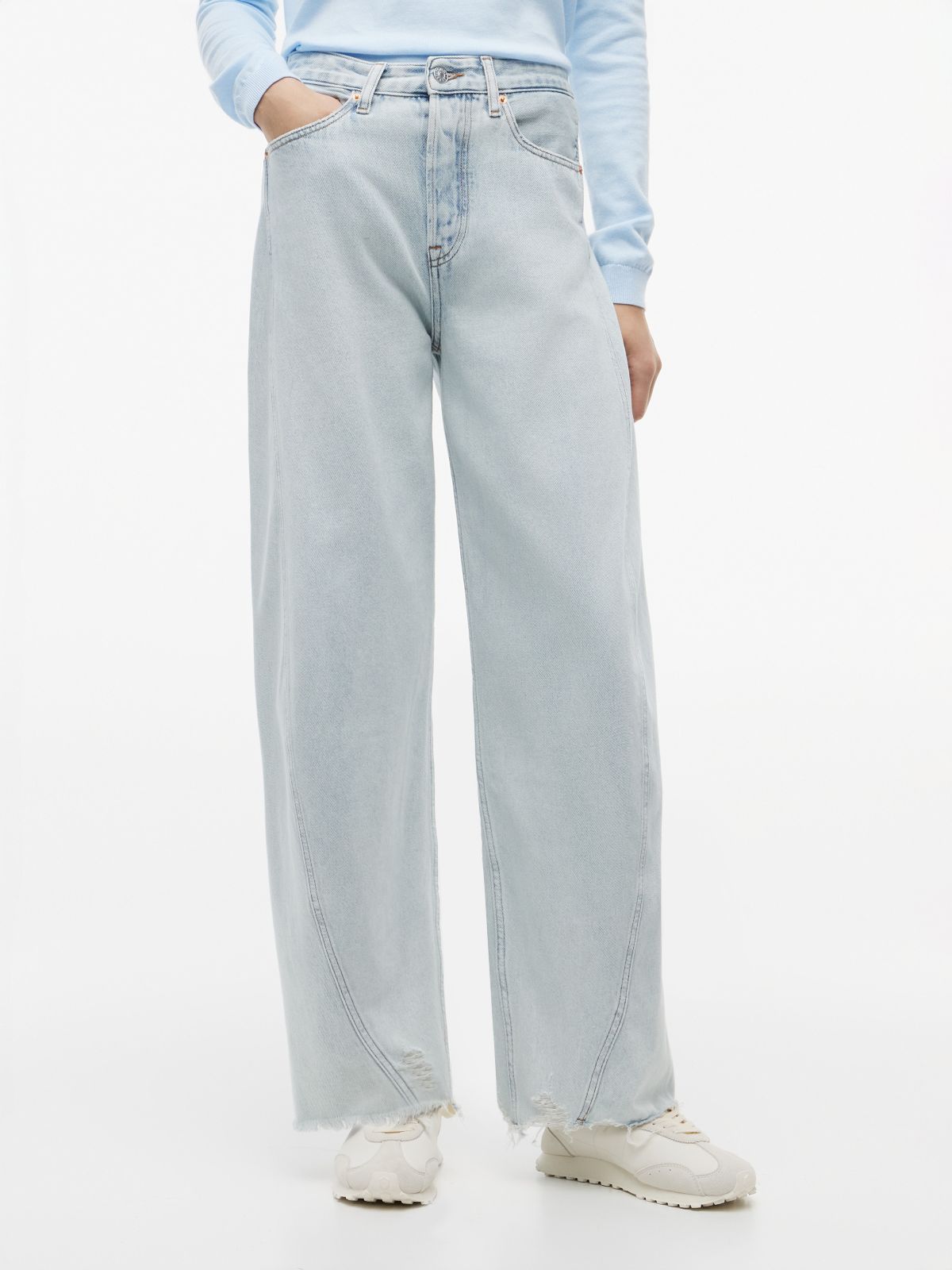 Tommy Jeans Distressed Barrel Jean — Denim Light