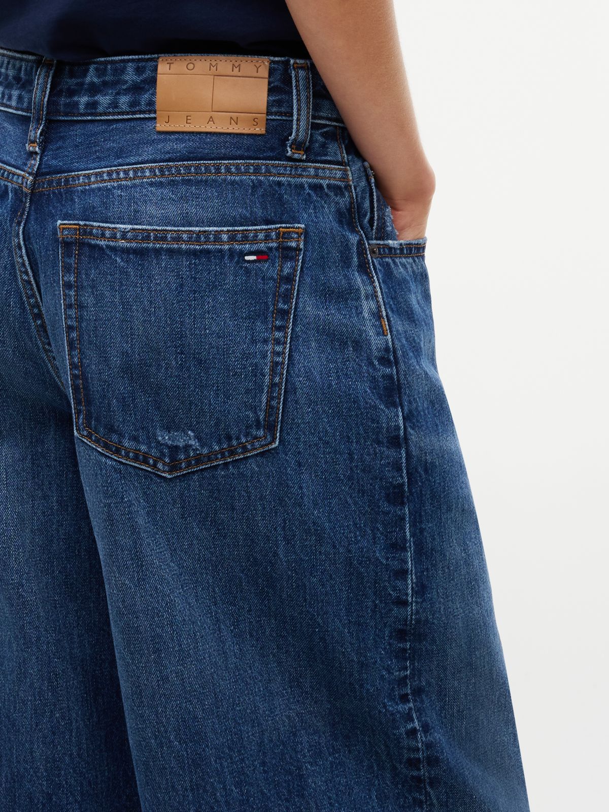 Tommy Jeans Low-Rise Baggy Jean — Denim Medium