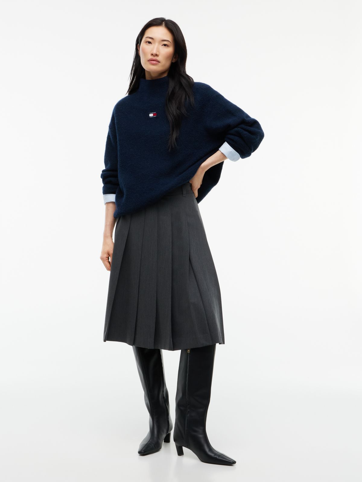 Tommy Jeans Badge Mockneck Sweater — Navy