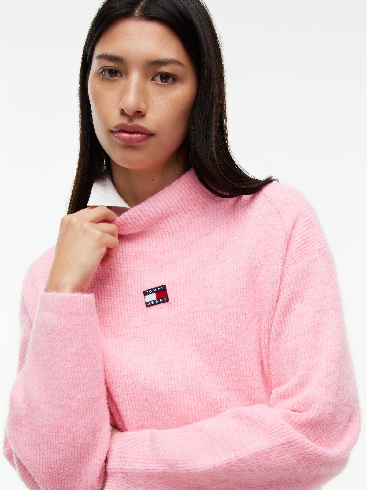 Tommy Jeans Badge Mockneck Sweater — Pink Sugar