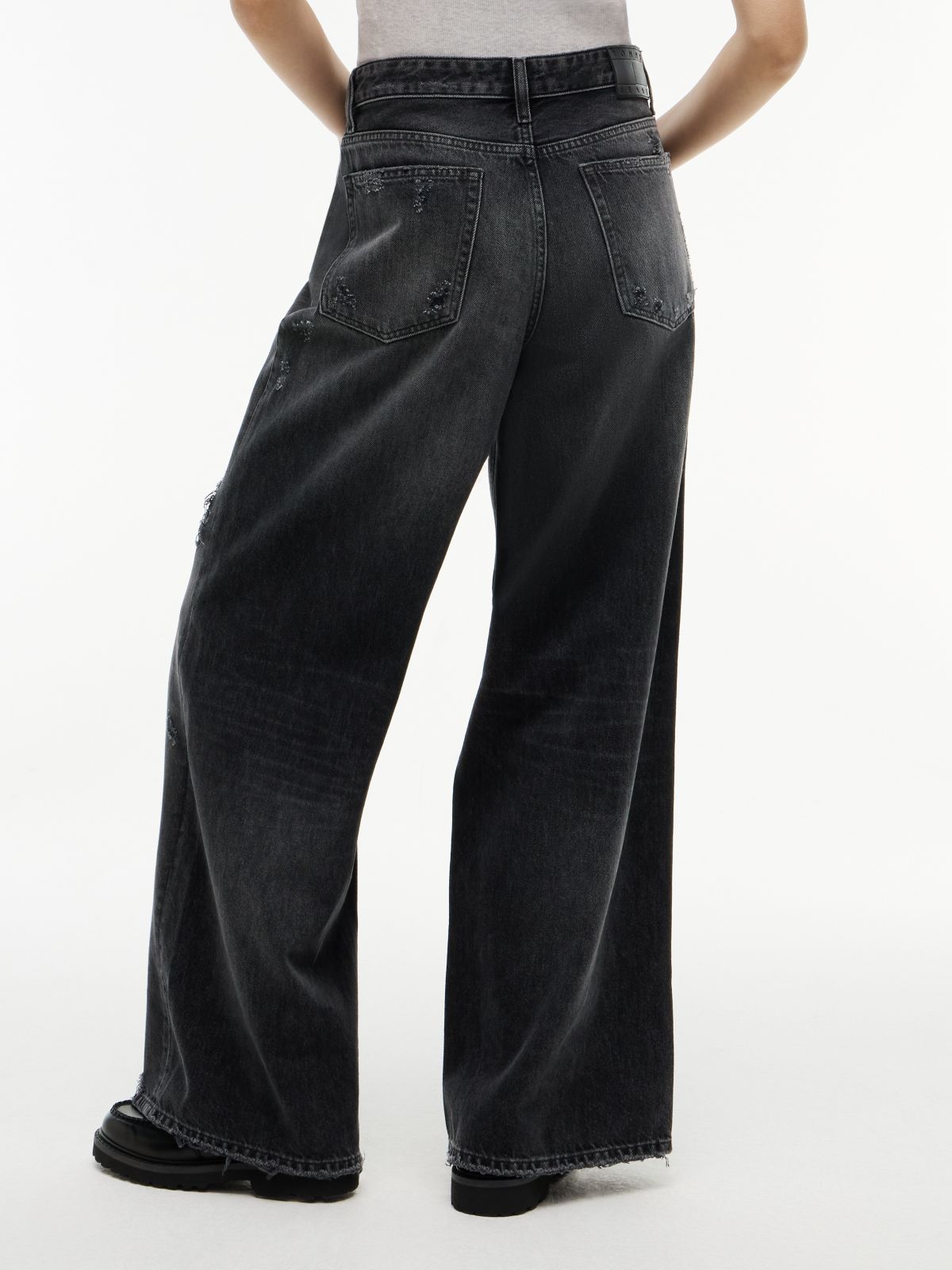 Tommy Jeans Low-Rise Baggy Jean — Denim Black