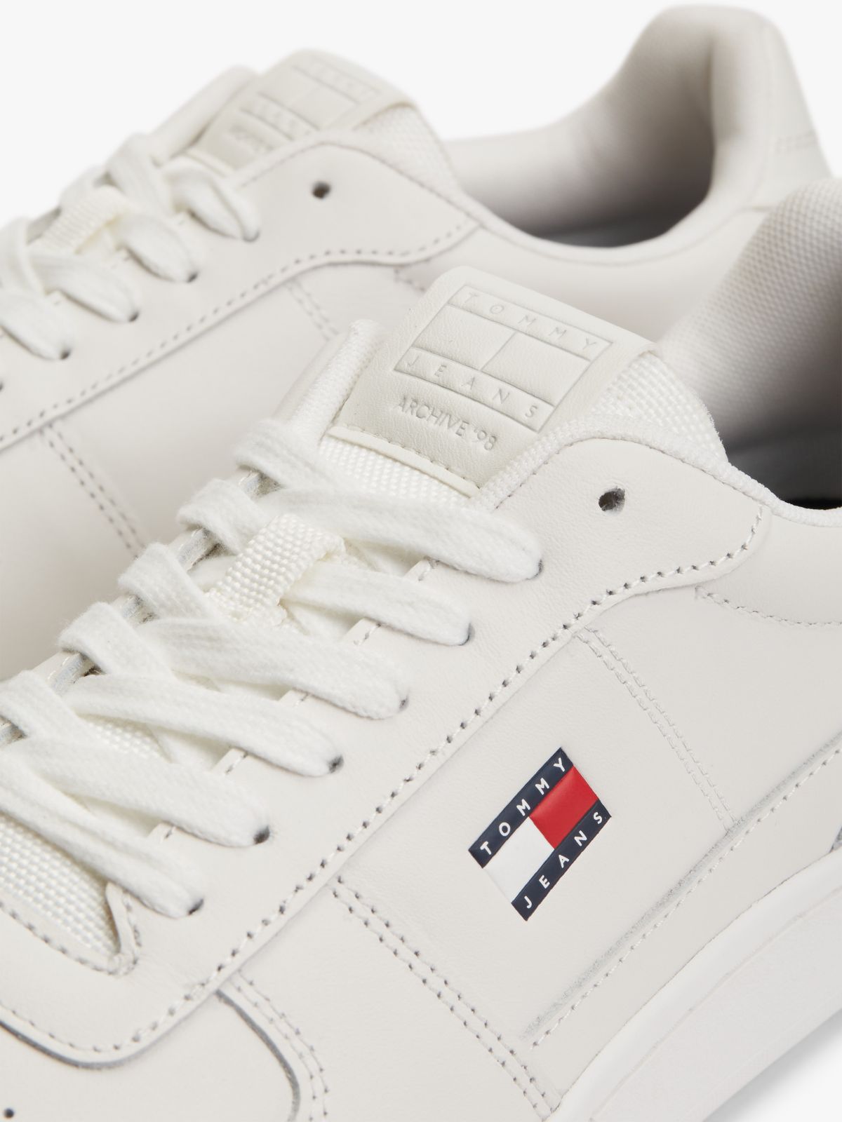 Tommy Jeans Archive Leather Sneaker — Ecru