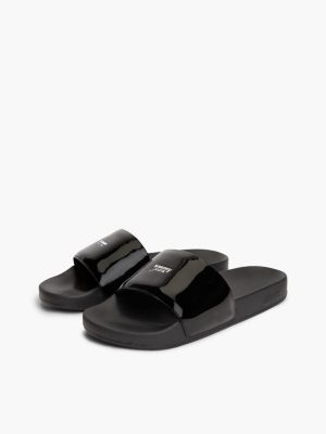 Женские джинсы Tommy Hilfiger Tommy Jeans Patent Pool Slide, цвет: Чёрный — фото 2