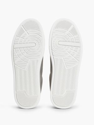 Мужские кроссовки Tommy Hilfiger Tommy Logo Suede Court, цвет: Серый — фото 5