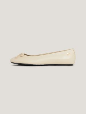 フラットシューズ Heuggyang Owner Matte Flats White TT09756-BLANC Women's White Designer Ballet Flats | Saks Fifth Avenue
