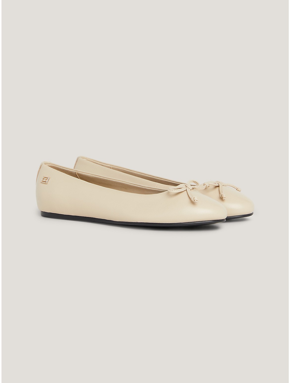 Tommy Hilfiger Leather Ballerina Flat In White Clay