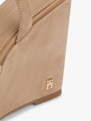 Женские сандалии Tommy Hilfiger Crossed-Strap Suede Wedge Sandal, цвет: Песочный холщовый — фото 6