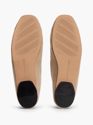 Женские тапочки Tommy Hilfiger Embroidered Crest Velour Slipper Loafer, цвет: Horseradish — фото 5