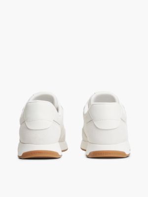 Женские кроссовки Tommy Hilfiger Monogram-Embossed Suede Runner, цвет: Экрю — фото 4