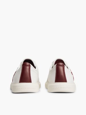 Женские кроссовки Tommy Hilfiger Script Monogram Leather Court, цвет: Экрю / Тёмно-бордовый — фото 4