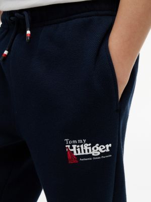 Детские брюки Tommy Hilfiger Kids' Embroidered Sailboat Sweatpant — фото 3