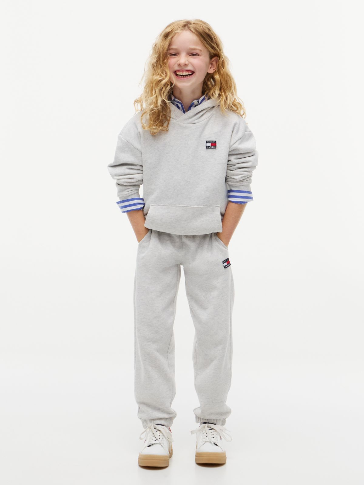 Kids' Classic Badge Logo Sweatpant — Heather Grey