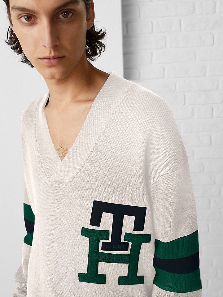 Zij zijn Floreren Gecomprimeerd TH Monogram Varsity Sweater | Tommy Hilfiger USA
