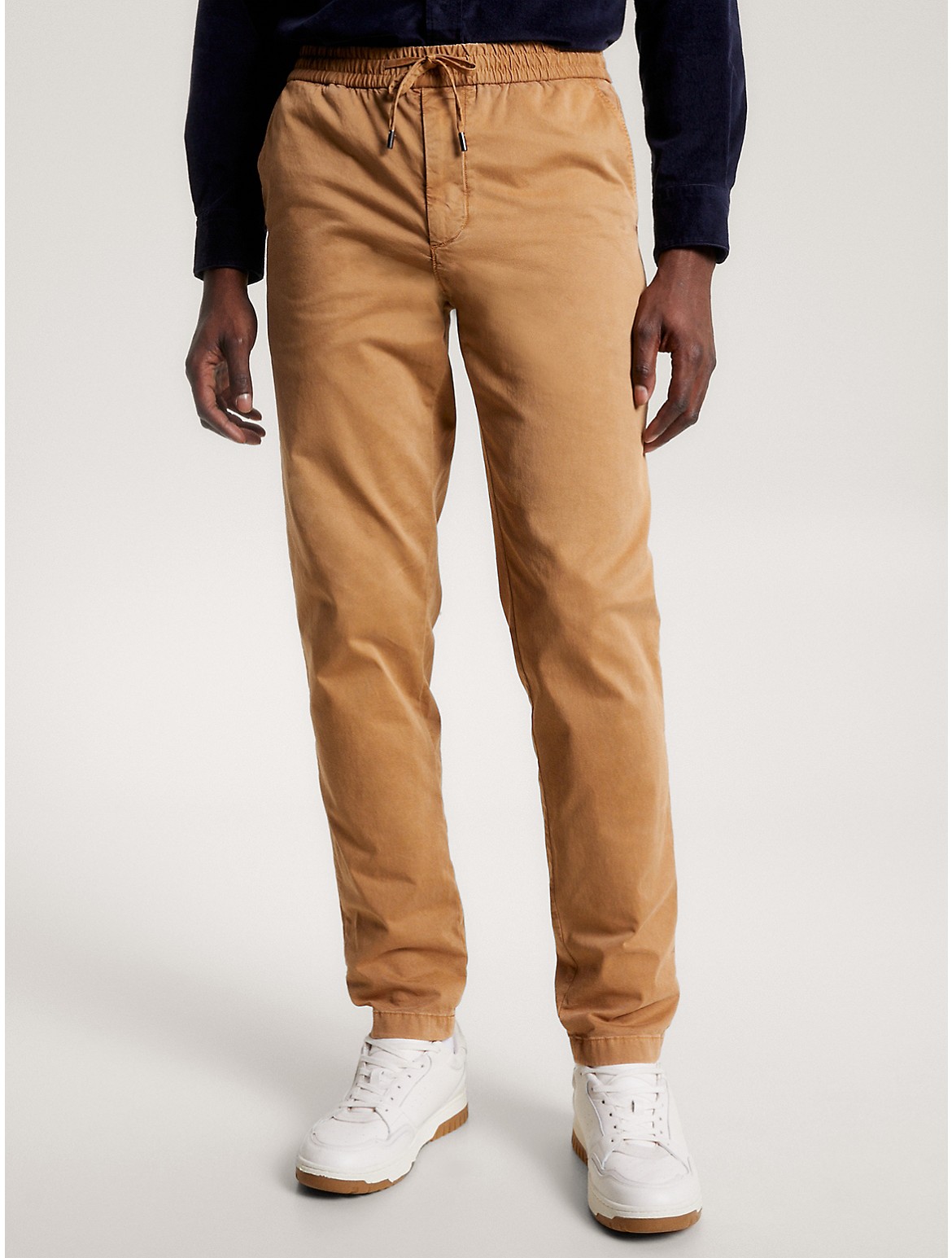 Tommy Hilfiger Men's Relaxed Tapered Garment-Dyed Chino