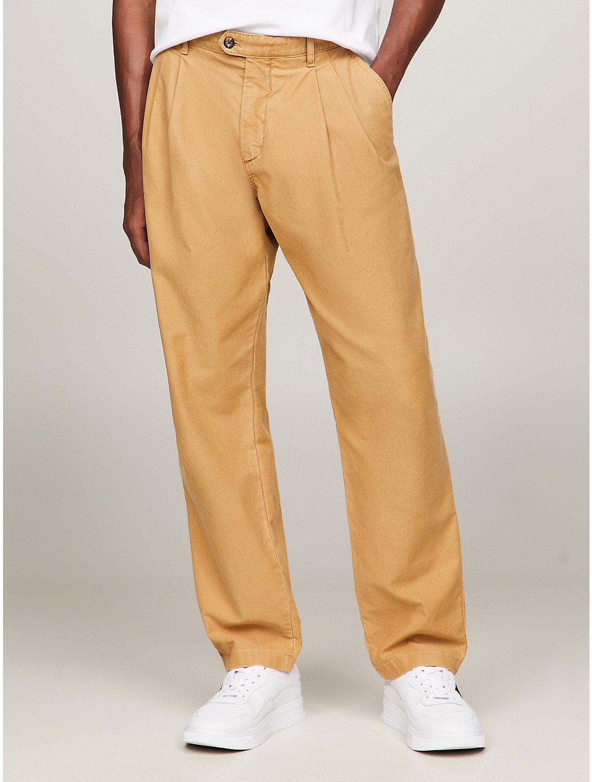 Tommy Hilfiger Men's Tapered Fit Garment-Dyed Chino