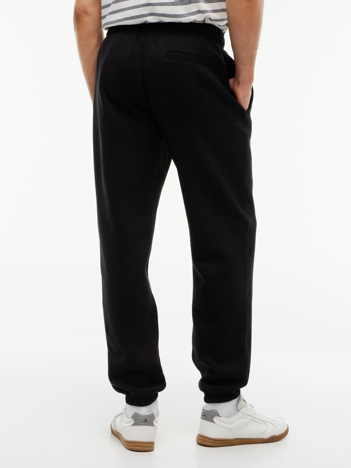 Solid Fleece Jogger — Black