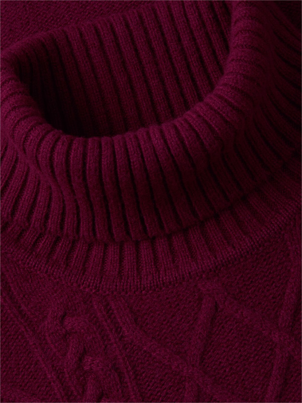 New York Label Wool-Blend Turtleneck — Burgundy