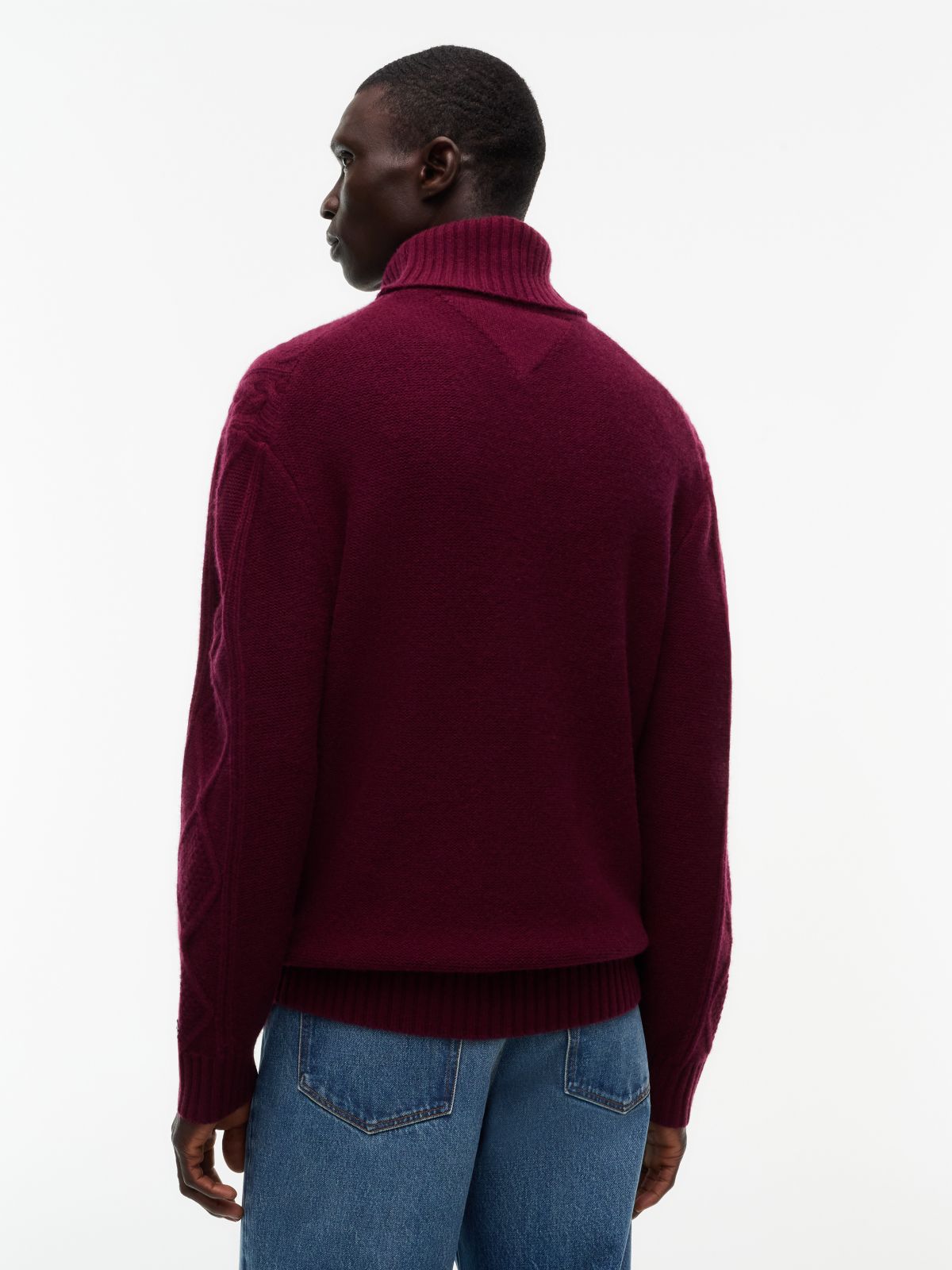 New York Label Wool-Blend Turtleneck — Burgundy