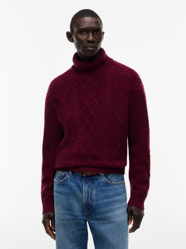 New York Label Wool-Blend Turtleneck — Burgundy