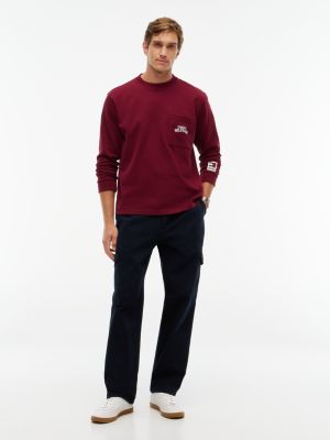 Мужская футболка Tommy Hilfiger Relaxed Fit Varsity Logo Pocket, цвет: Бордовый — фото 2