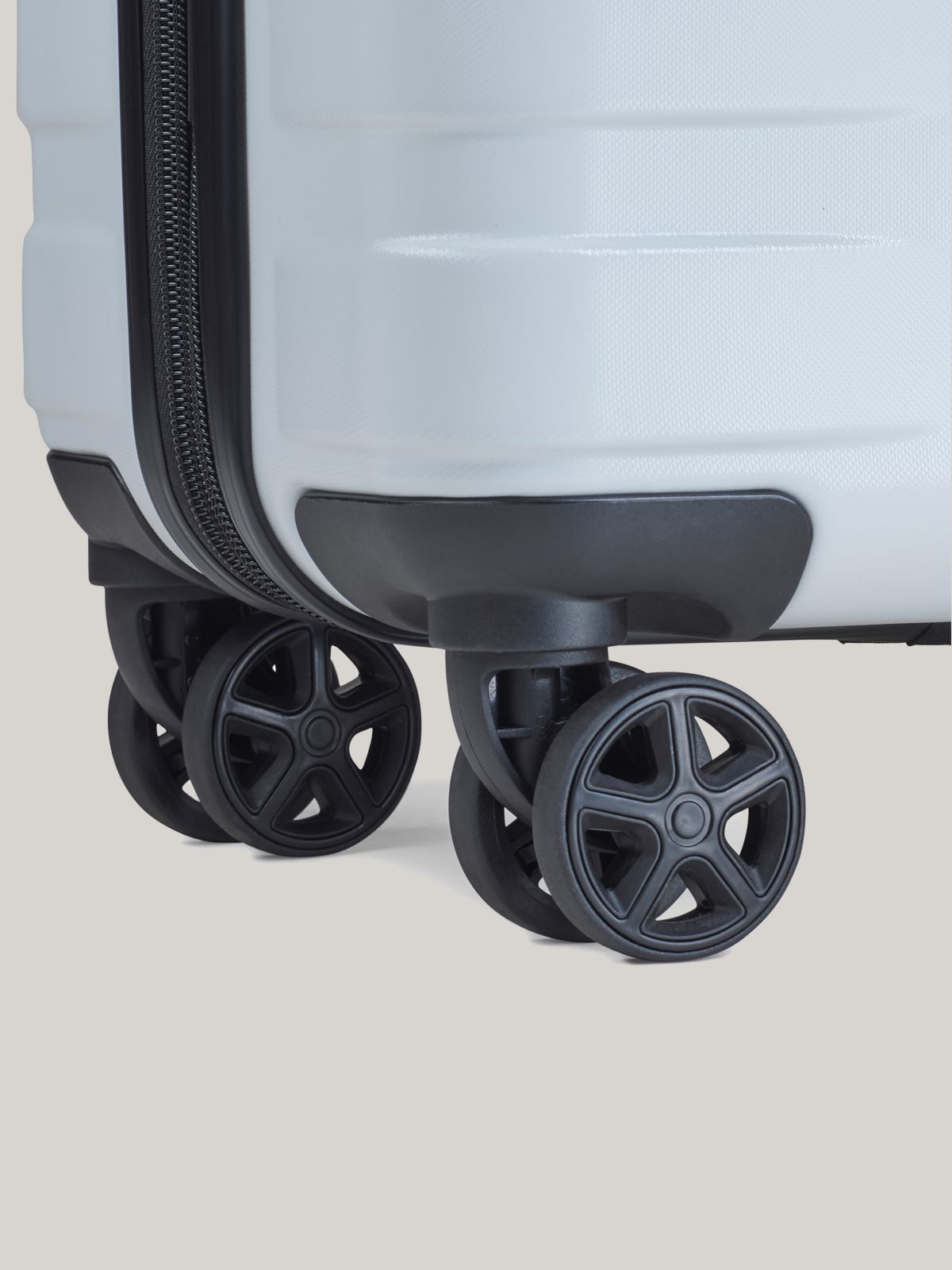 21" Hardcase Spinner Luggage — White