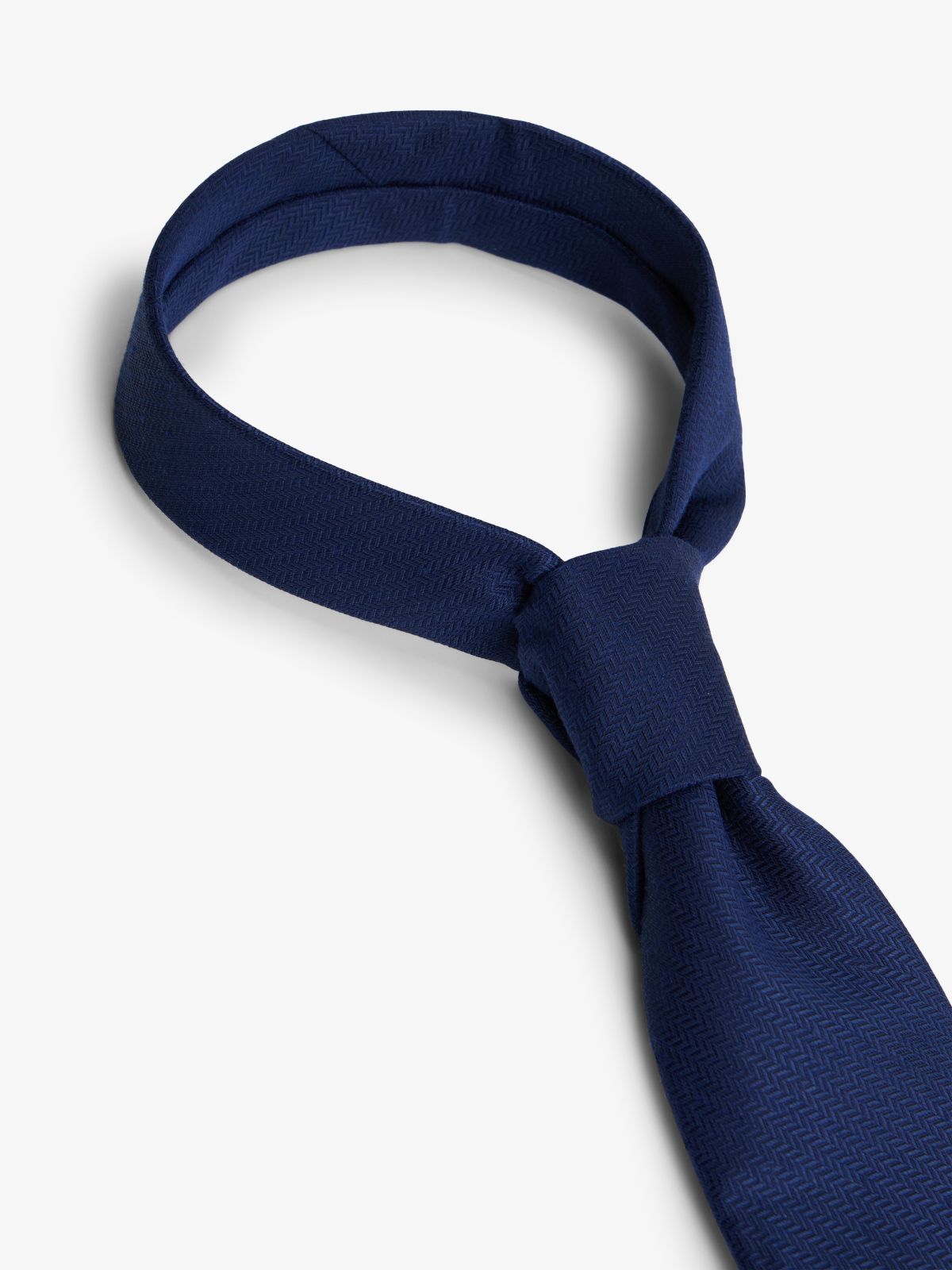 Solid Herringbone Tie — Navy