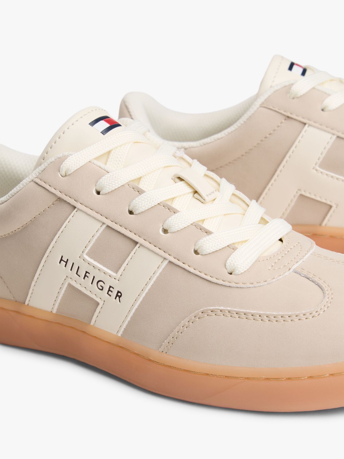 Hilfiger Logo Skater Sneaker — Light Grey