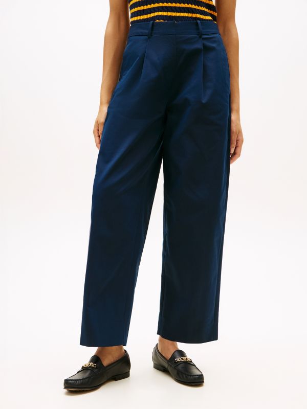 Pleated Twill Barrel Chino — Navy