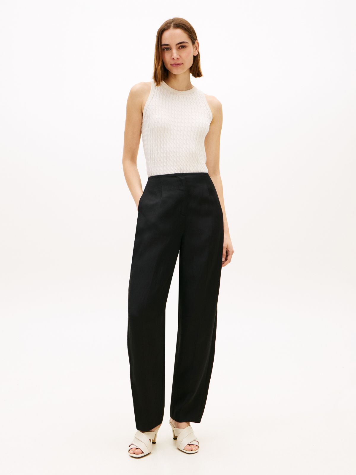 Tailored Linen-Blend Barrel Pant — Black
