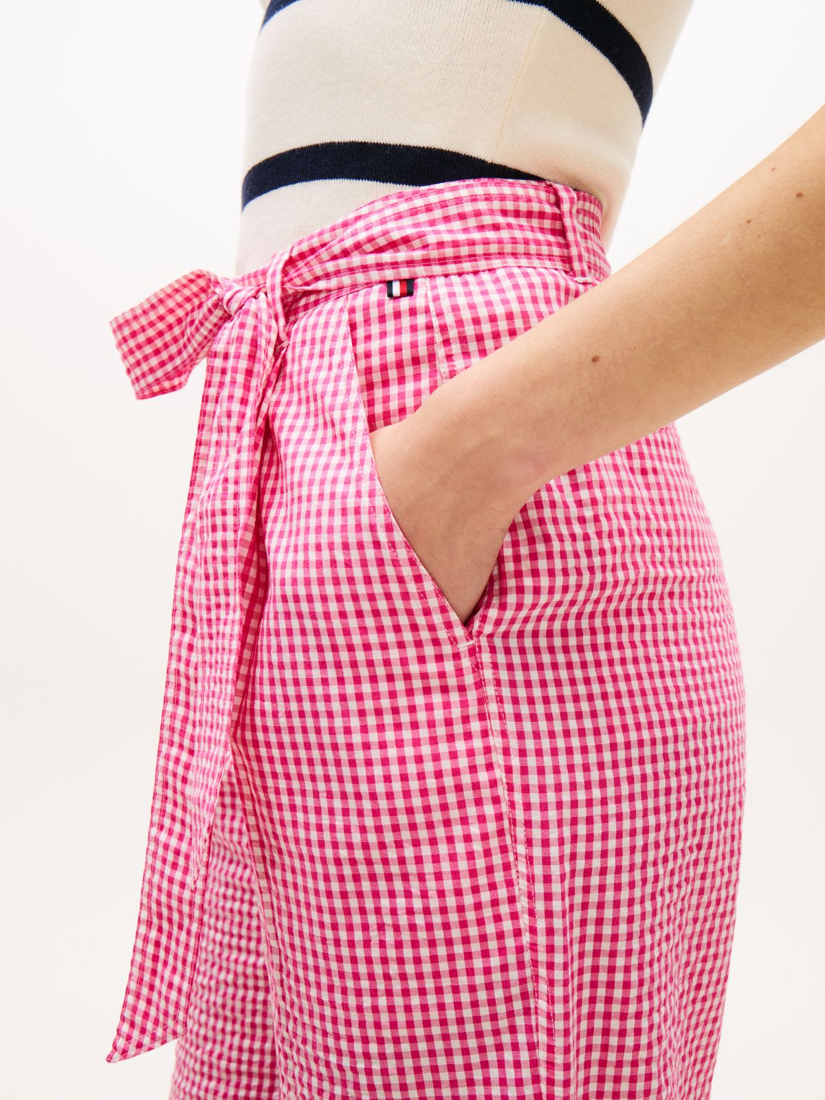 Belted Gingham Seersucker Tapered Pant — Pink Perfection / Ecru Gingham