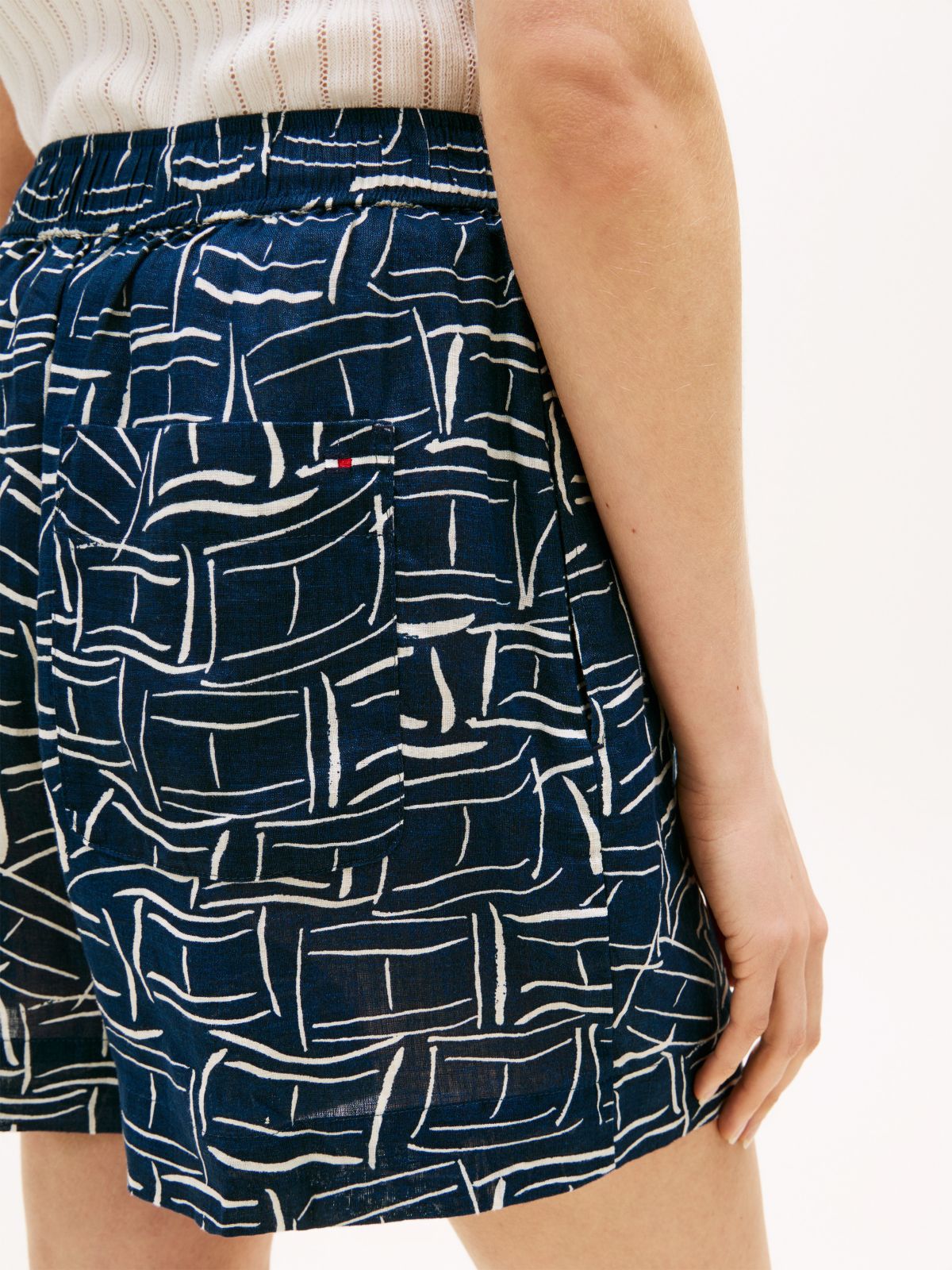 Linen Pull-On Short — Navy
