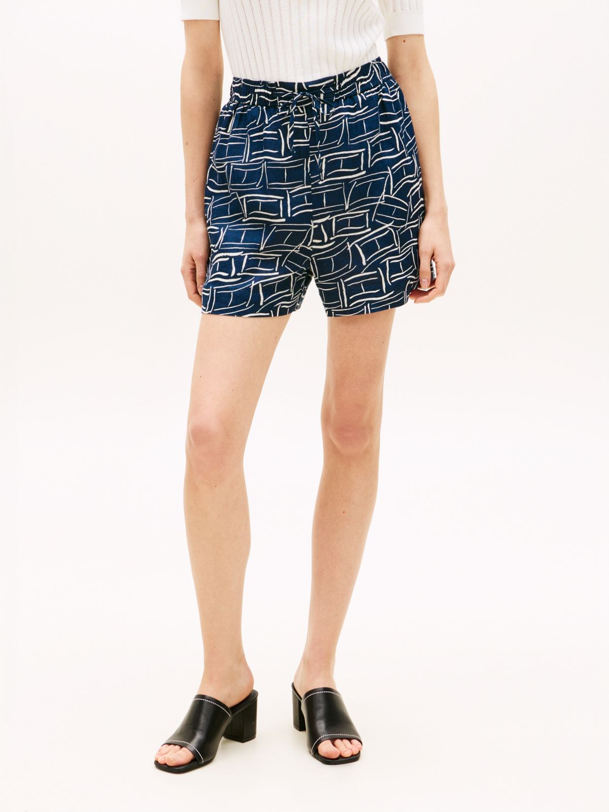 Linen Pull-On Short — Navy