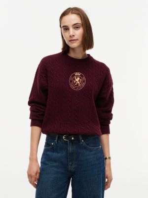 Женский свитер Tommy Hilfiger Embroidered Crest Cable Knit, цвет: Глубокий бордовый — фото 1