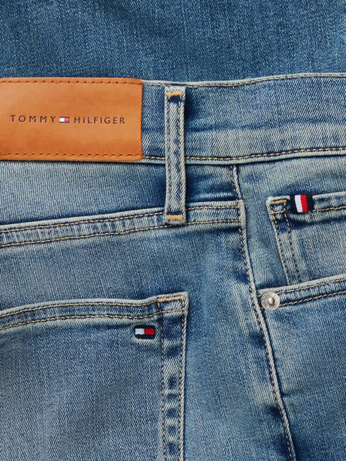 Mid-Rise Stretch Flared Jean — Mid Wash