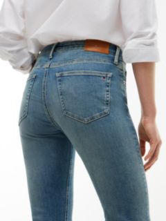 Mid-Rise Stretch Flared Jean — Mid Wash 4