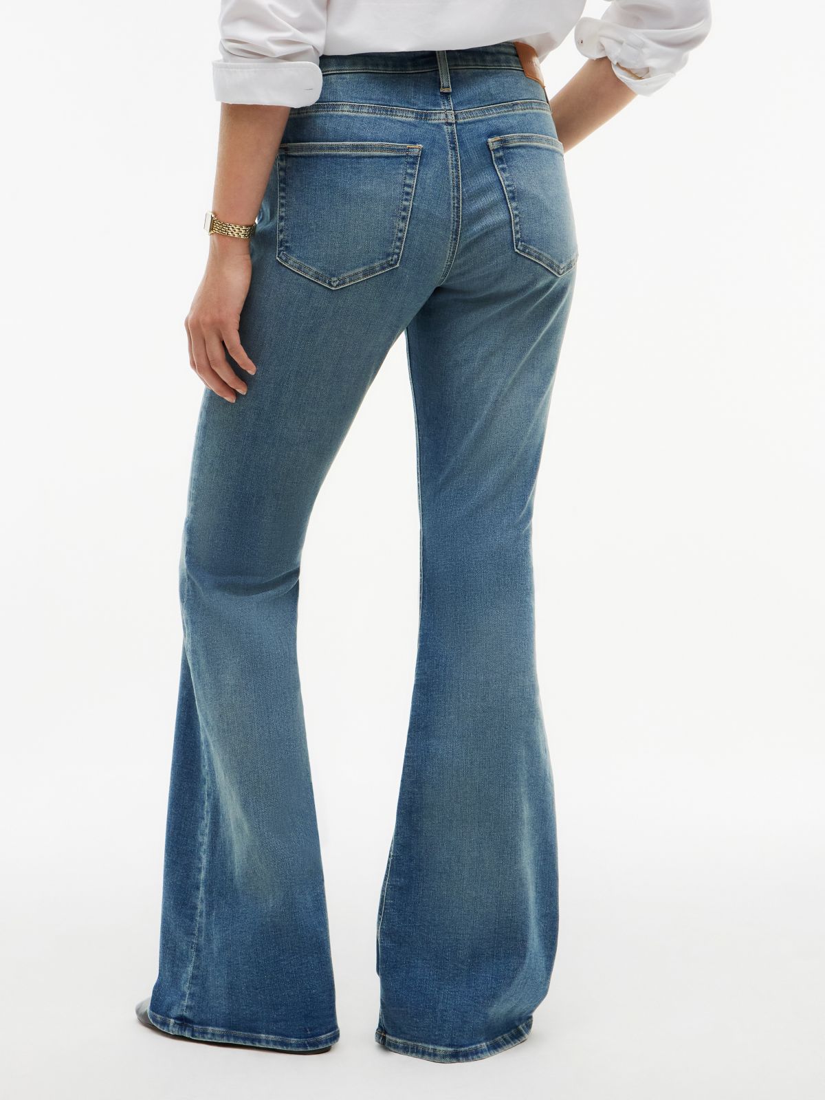 Mid-Rise Stretch Flared Jean — Mid Wash