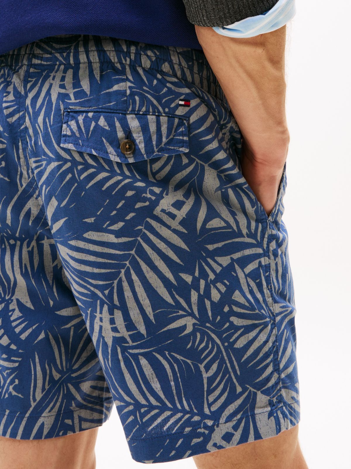 7" Palm Print Stretch Cotton-Linen Short — Faded Indigo