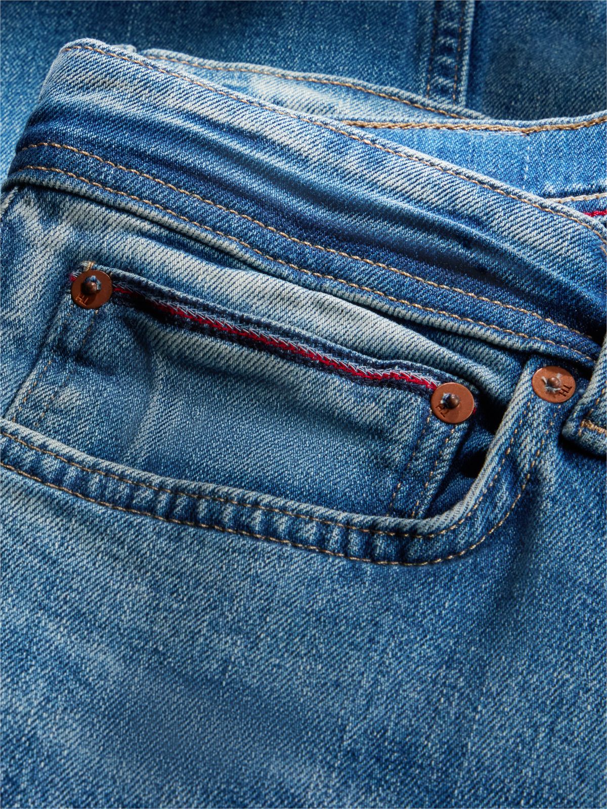 Lightweight Slim Jean — Medium Wash