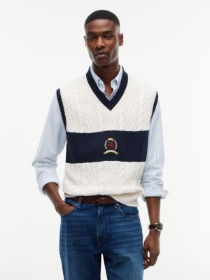 Мужской жилет Tommy Hilfiger Crest Cable Knit Cricket Sweater Vest, цвет: Слоновая кость — фото 1