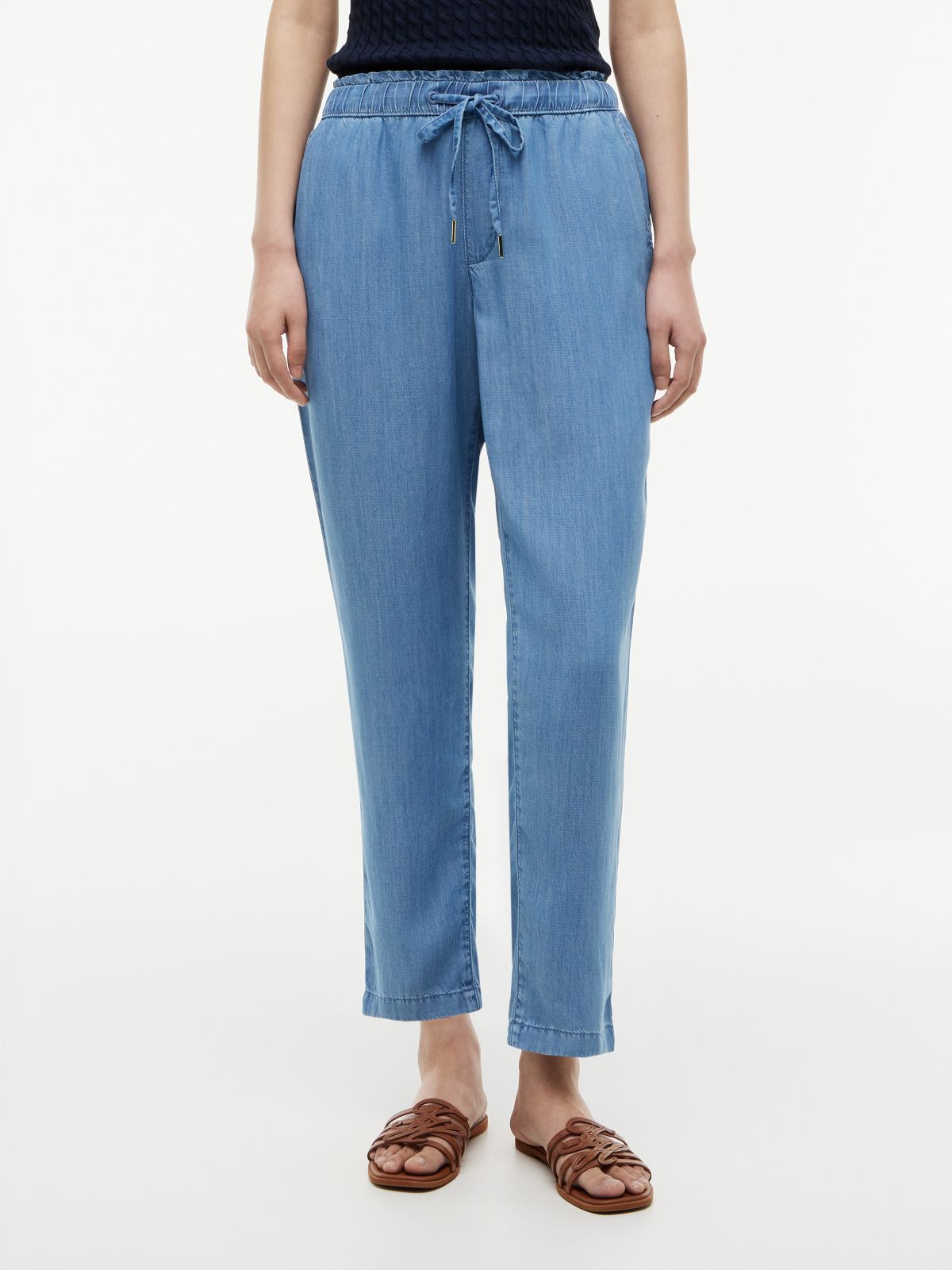 Lightweight Jogger Pant — Light Wash