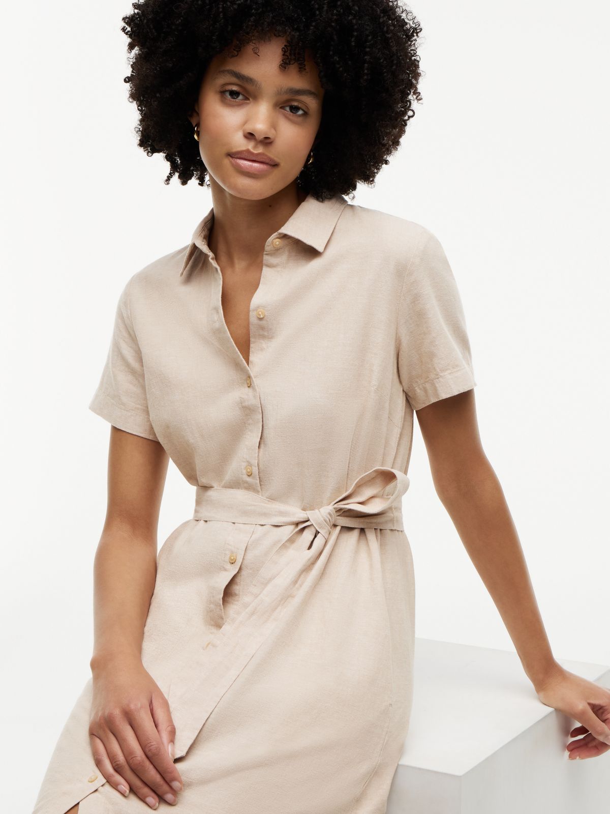 Belted Linen-Cotton Blend Shirtdress — Clayed Pebble