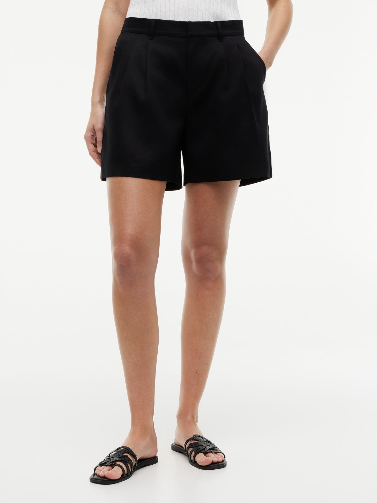 Lightweight Pleated 5" Short — Black