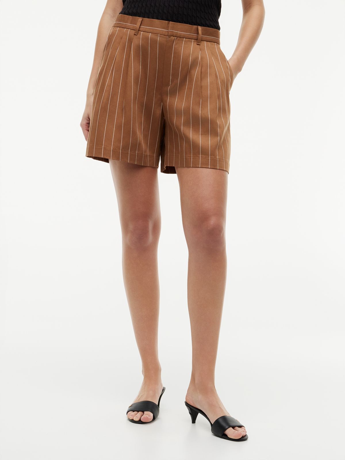 Lightweight Pleated 5" Short — Summer Cognac